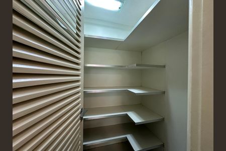 Casa à venda com 1000m², 5 quartos e 7 vagasDespensa