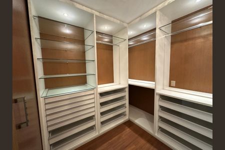 Casa à venda com 1000m², 5 quartos e 7 vagasCloset da suíte 3