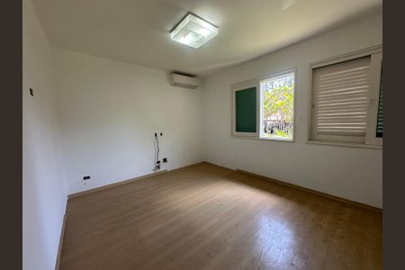 Casa à venda com 1000m², 5 quartos e 7 vagasSuíte 2