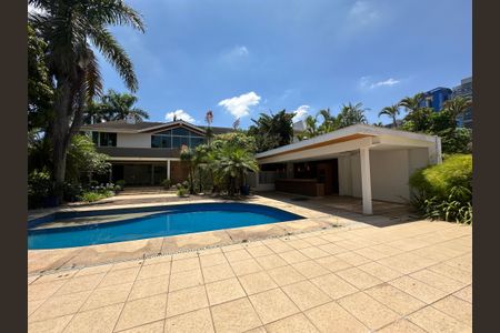 Casa à venda com 1000m², 5 quartos e 7 vagasPiscina