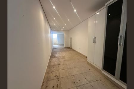 Casa à venda com 1000m², 5 quartos e 7 vagasCorredor