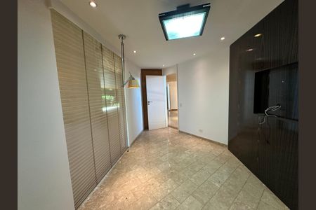 Casa à venda com 1000m², 5 quartos e 7 vagasSala de TV