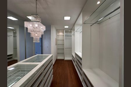Casa à venda com 1000m², 5 quartos e 7 vagasCloset da suíte 3
