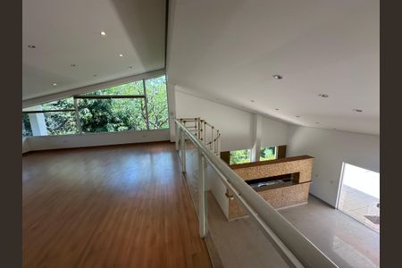 Casa à venda com 1000m², 5 quartos e 7 vagasSala de TV