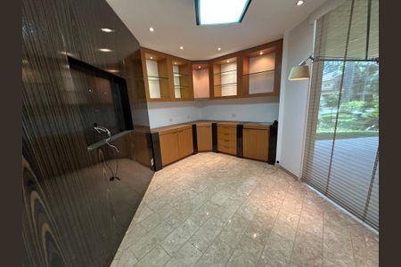 Casa à venda com 1000m², 5 quartos e 7 vagasSala de TV