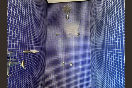 Casa à venda com 1000m², 5 quartos e 7 vagasBanheiro da Suíte 4