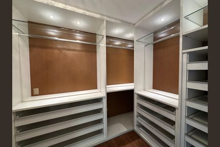 Casa à venda com 1000m², 5 quartos e 7 vagasCloset da suíte 3