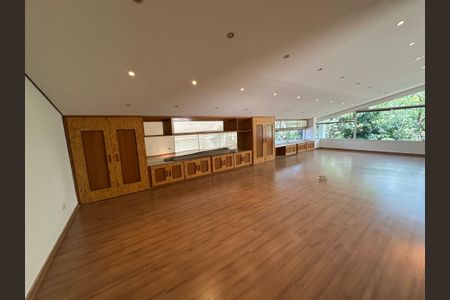 Casa à venda com 1000m², 5 quartos e 7 vagasSala de TV