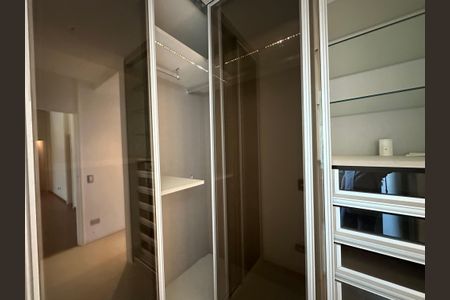 Casa à venda com 1000m², 5 quartos e 7 vagasCloset da suíte 1