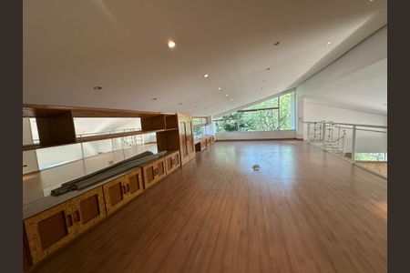 Casa à venda com 1000m², 5 quartos e 7 vagasSala de TV