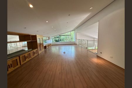 Casa à venda com 1000m², 5 quartos e 7 vagasSala de TV