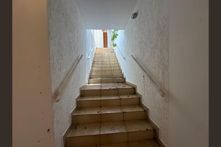 Casa à venda com 1000m², 5 quartos e 7 vagasEscada