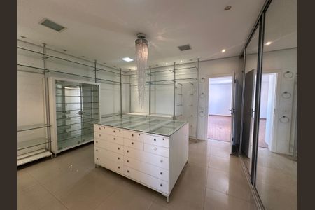 Casa à venda com 1000m², 5 quartos e 7 vagasCloset da suíte 4