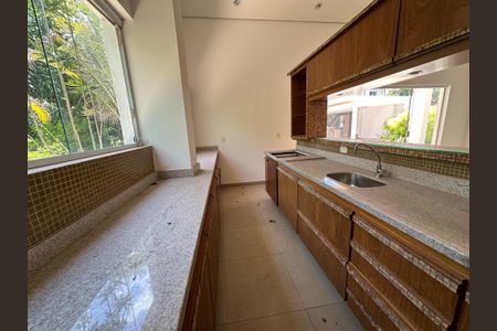 Casa à venda com 1000m², 5 quartos e 7 vagasCozinha 2