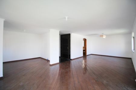 Apartamento para alugar com 180m², 3 quartos e 2 vagas Apartamento para alugar com 180m², 3 quartos e 2 vagasSala
