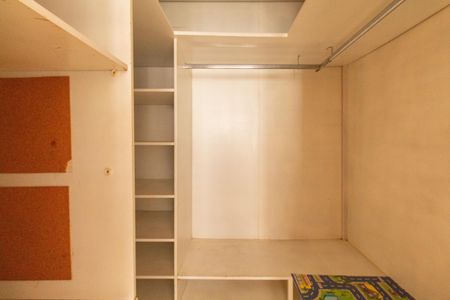 Apartamento à venda com 80m², 2 quartos e sem vaga Apartamento à venda com 80m², 2 quartos e sem vagaCloset da suíte