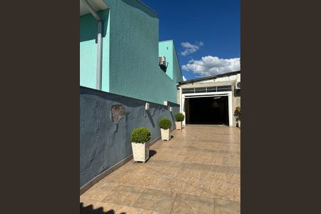 Casa à venda com 140m², 3 quartos e 3 vagas Casa à venda com 140m², 3 quartos e 3 vagasÁrea externa