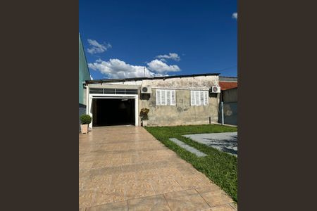 Casa à venda com 140m², 3 quartos e 3 vagas Casa à venda com 140m², 3 quartos e 3 vagasÁrea externa