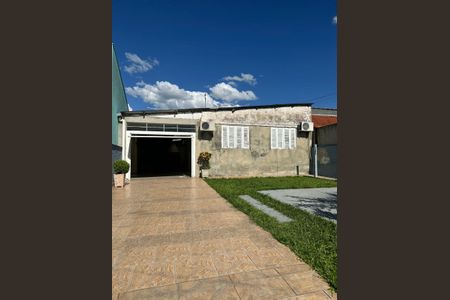 Casa à venda com 140m², 3 quartos e 3 vagas Casa à venda com 140m², 3 quartos e 3 vagasÁrea externa