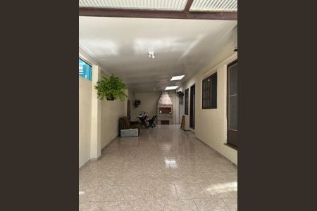 Casa à venda com 140m², 3 quartos e 3 vagas Casa à venda com 140m², 3 quartos e 3 vagasÁrea externa