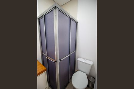 Casa de condomínio para alugar com 470m², 5 quartos e 6 vagas Casa de condomínio para alugar com 470m², 5 quartos e 6 vagasBanheiro do Quarto de Serviço