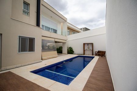 Casa de condomínio para alugar com 470m², 5 quartos e 6 vagas Casa de condomínio para alugar com 470m², 5 quartos e 6 vagasÁrea externa