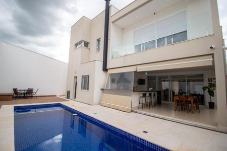 Casa de condomínio para alugar com 470m², 5 quartos e 6 vagas Casa de condomínio para alugar com 470m², 5 quartos e 6 vagasÁrea externa