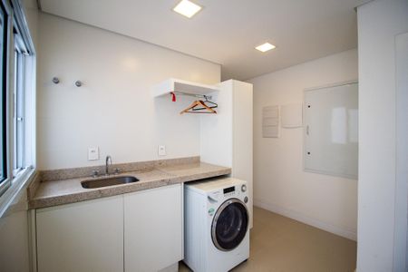 Casa de condomínio para alugar com 470m², 5 quartos e 6 vagas Casa de condomínio para alugar com 470m², 5 quartos e 6 vagasÁrea de Serviço