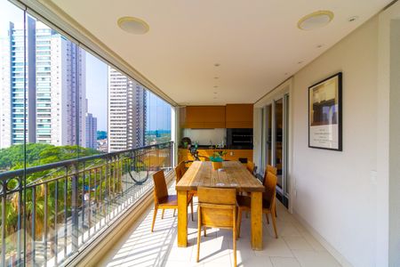 Apartamento para alugar com 216m², 3 quartos e 4 vagas Apartamento para alugar com 216m², 3 quartos e 4 vagasVaranda Sala