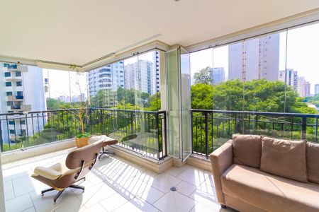 Apartamento para alugar com 216m², 3 quartos e 4 vagas Apartamento para alugar com 216m², 3 quartos e 4 vagasVaranda Sala