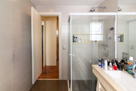 Apartamento para alugar com 216m², 3 quartos e 4 vagas Apartamento para alugar com 216m², 3 quartos e 4 vagasBanheiro Suíte 2