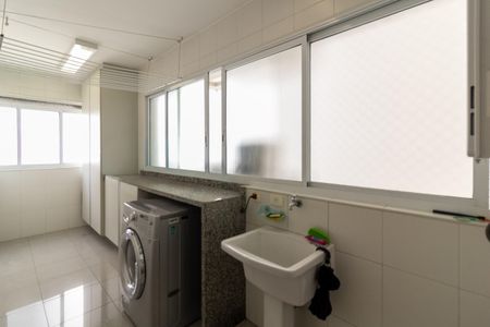 Apartamento para alugar com 216m², 3 quartos e 4 vagas Apartamento para alugar com 216m², 3 quartos e 4 vagasÁrea de Serviço