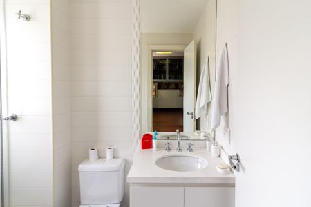 Apartamento para alugar com 216m², 3 quartos e 4 vagas Apartamento para alugar com 216m², 3 quartos e 4 vagasBanheiro Suíte 1