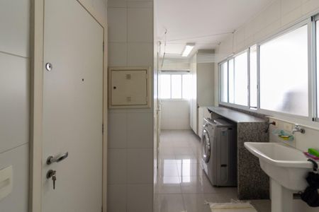Apartamento para alugar com 216m², 3 quartos e 4 vagas Apartamento para alugar com 216m², 3 quartos e 4 vagasÁrea de Serviço