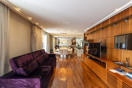 Apartamento para alugar com 216m², 3 quartos e 4 vagas Apartamento para alugar com 216m², 3 quartos e 4 vagasSala