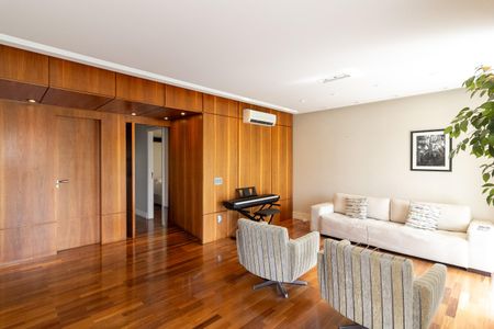 Apartamento para alugar com 216m², 3 quartos e 4 vagas Apartamento para alugar com 216m², 3 quartos e 4 vagasSala
