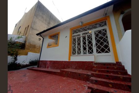 Casa para alugar com 120m², 3 quartos e 3 vagas Casa para alugar com 120m², 3 quartos e 3 vagasFachada