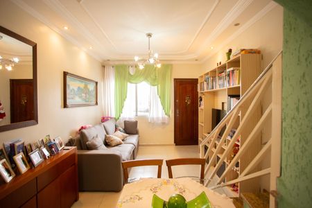 Casa à venda com 135m², 3 quartos e 2 vagasSALA