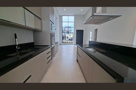 Casa de condomínio à venda com 184m², 3 quartos e 4 vagasFoto 01