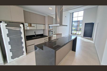 Casa de condomínio à venda com 184m², 3 quartos e 4 vagasFoto 01