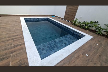 Casa de condomínio à venda com 184m², 3 quartos e 4 vagasFoto 01