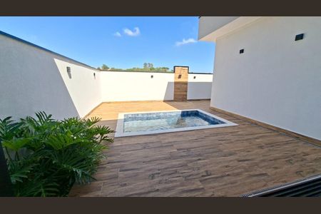 Casa de condomínio à venda com 176m², 3 quartos e 4 vagasFoto 01