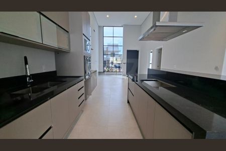 Casa de condomínio à venda com 187m², 3 quartos e 4 vagasFoto 01