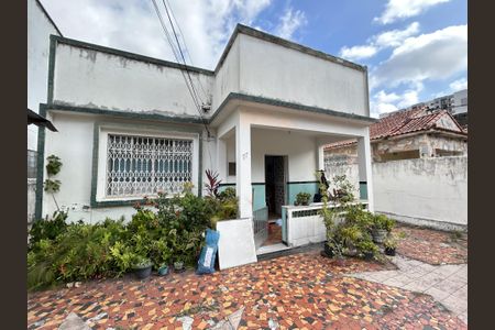 Casa à venda com 600m², 4 quartos e 3 vagasFachada