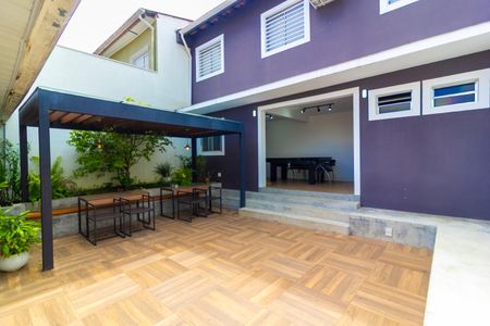 Casa à venda com 200m², 2 quartos e 1 vagaQuintal