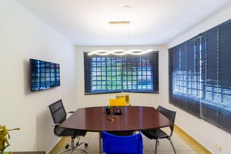 Casa à venda com 200m², 2 quartos e 1 vagaQuarto