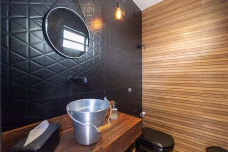 Casa à venda com 200m², 2 quartos e 1 vagaBanheiro de Serviço