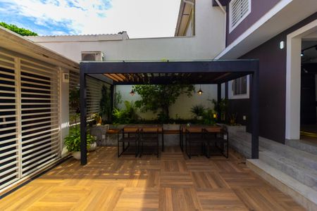 Casa à venda com 200m², 2 quartos e 1 vagaQuintal