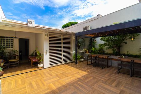 Casa à venda com 200m², 2 quartos e 1 vagaQuintal