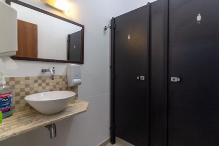 Casa à venda com 200m², 2 quartos e 1 vagaBanheiro Social